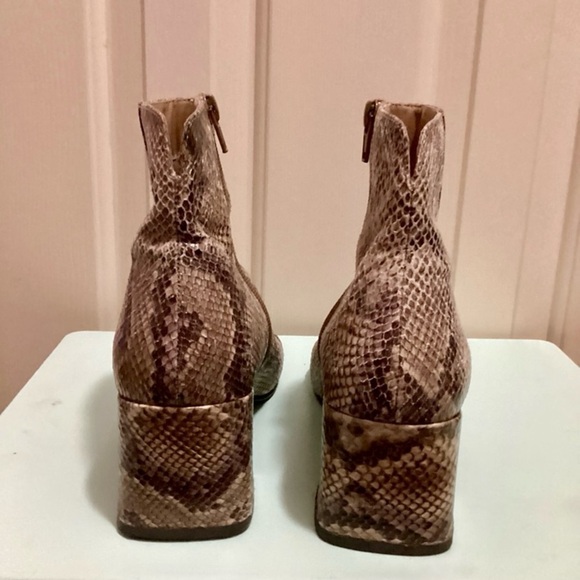 Chinese Laundry Women’s Size 9 Block Heel Snake Skin Daria Boot - Picture 10 of 11